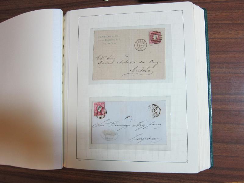 0018 (10).JPG -     Lote:    18      Marcofilia      Lotes Especiais       Descrição:         Portugal &mdash; Colecção especializada em dois álbuns com estudo especializado das marcas de duplo círculo e circulares de Lisboa, com selos de diversas emissões e cartas. Lote a ver.        Lote       Valor Base:     &euro; 1.000,00     Valor Venda:     Retirado     